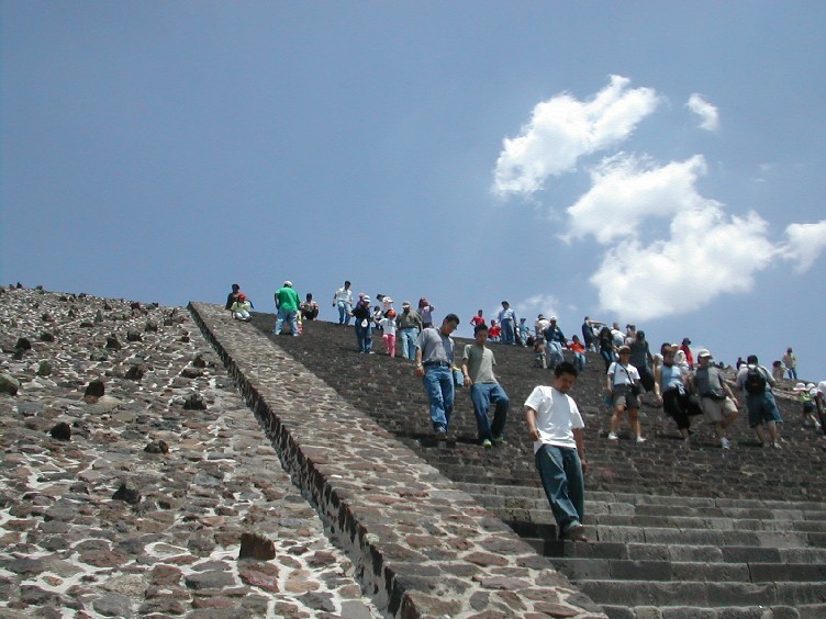 dfteotihuacanstairsol.jpg
